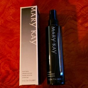 Makeup brush cleaner